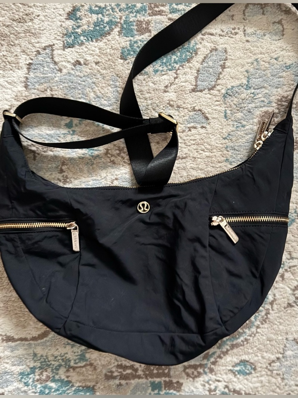 Lululemon Slouchy Sling Bag 6L
Metal Hardware